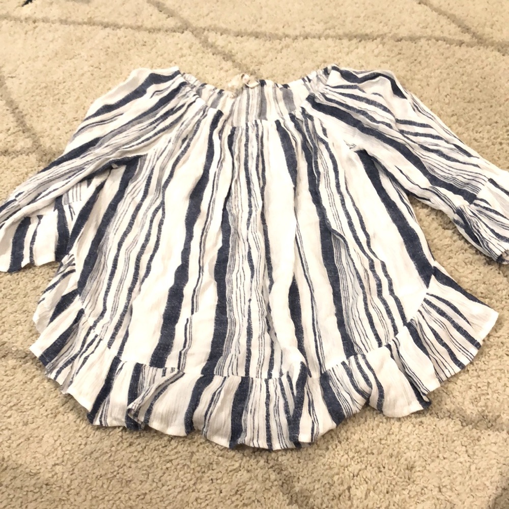 Large, fits like a medium, blue and white blouse